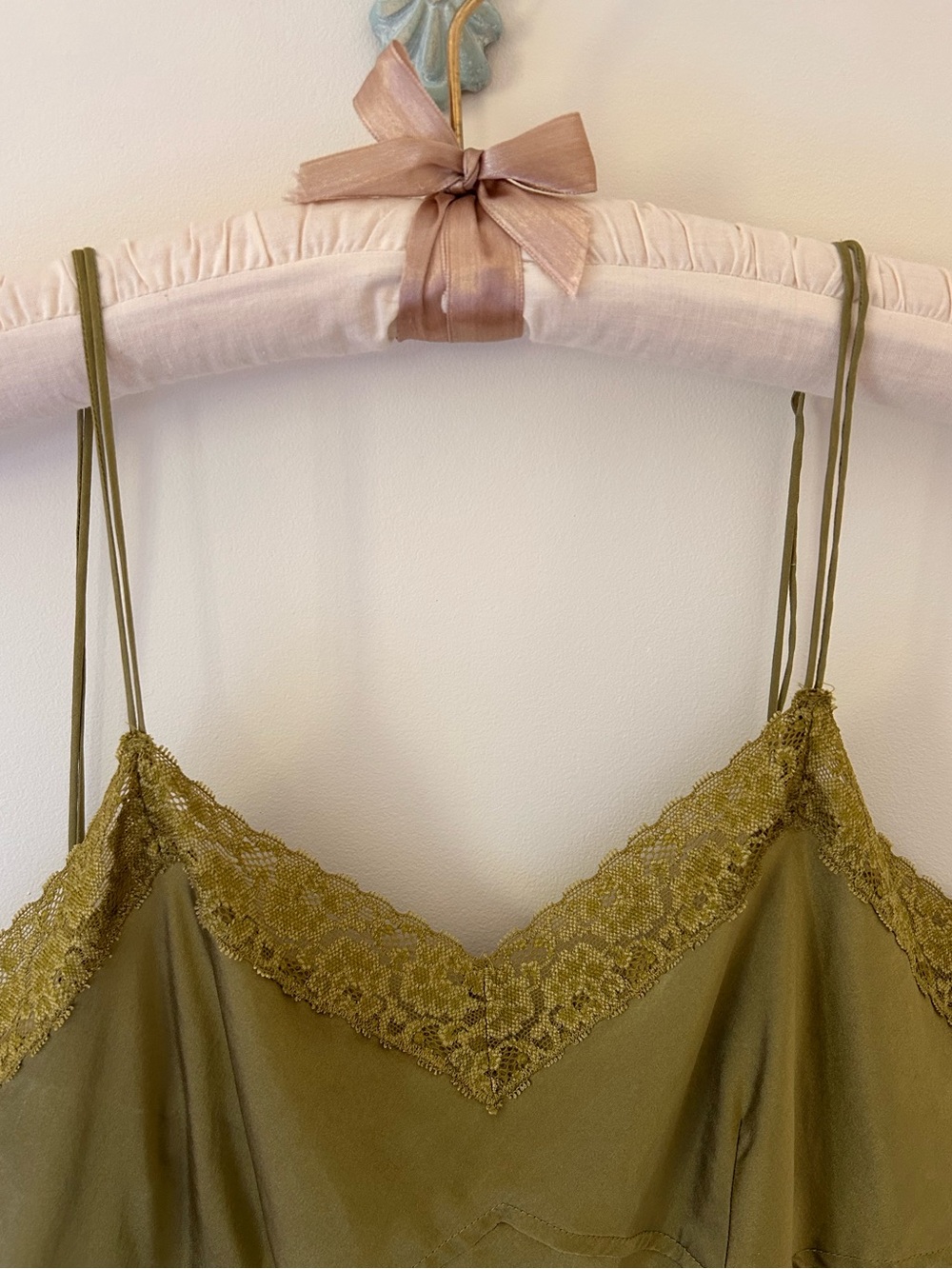 Talbots Petite Olive Green Silk Lace Cami
Size: 10
GUC (Small Stain) - Picture 3 of 16